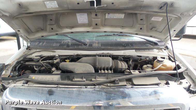 image for item L2389 2009 Ford E450 Super Duty shuttle bus