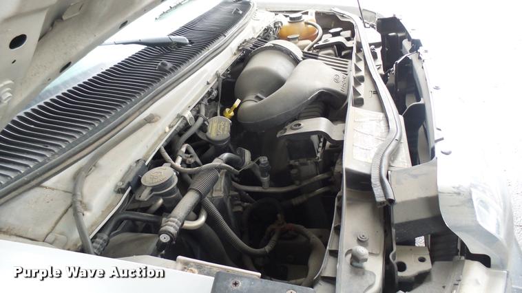 image for item L2389 2009 Ford E450 Super Duty shuttle bus