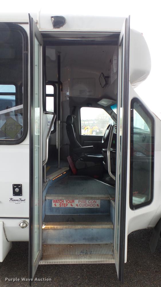image for item L2389 2009 Ford E450 Super Duty shuttle bus