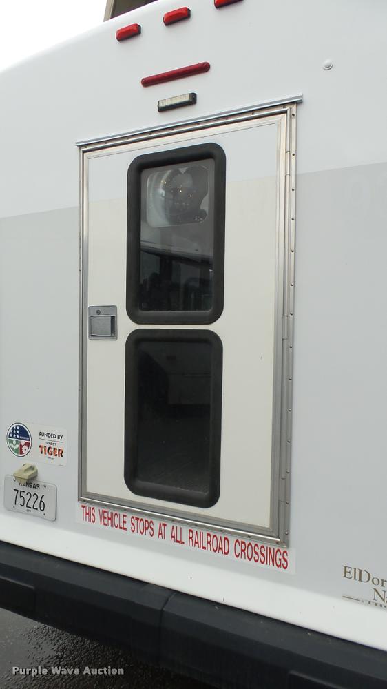 image for item L2389 2009 Ford E450 Super Duty shuttle bus