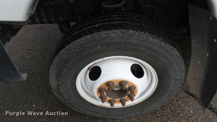 image for item L2389 2009 Ford E450 Super Duty shuttle bus