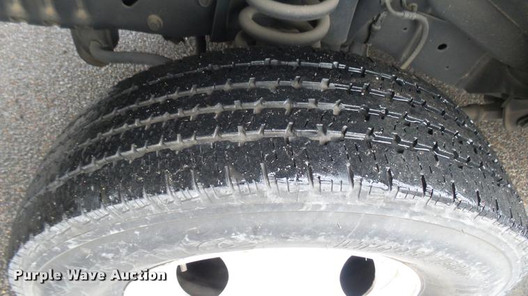 image for item L2389 2009 Ford E450 Super Duty shuttle bus