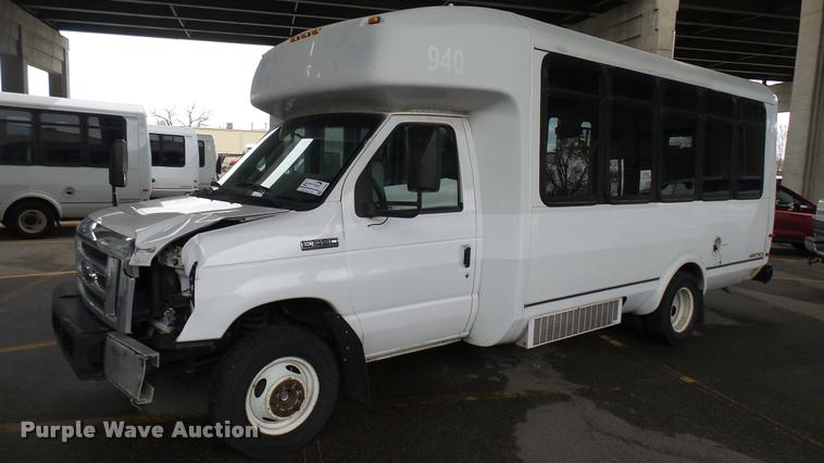 image for item L2390 2010 Ford E450 Super Duty shuttle bus