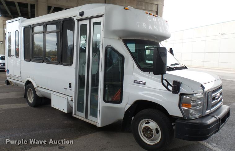 image for item L2390 2010 Ford E450 Super Duty shuttle bus