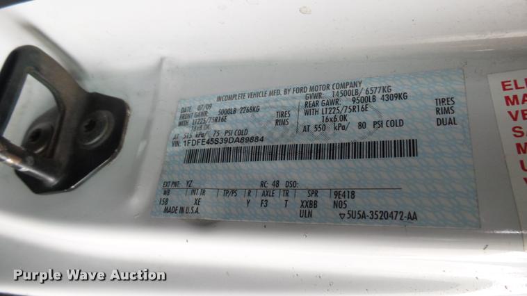 image for item L2390 2010 Ford E450 Super Duty shuttle bus