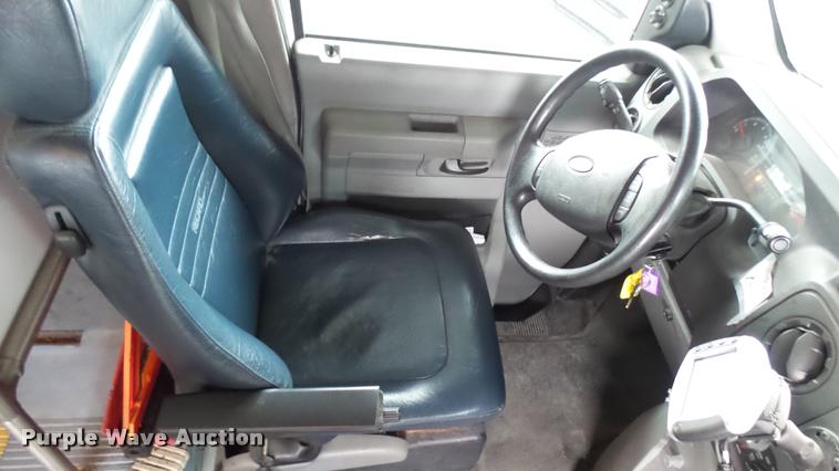 image for item L2390 2010 Ford E450 Super Duty shuttle bus