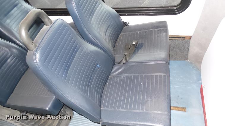 image for item L2390 2010 Ford E450 Super Duty shuttle bus