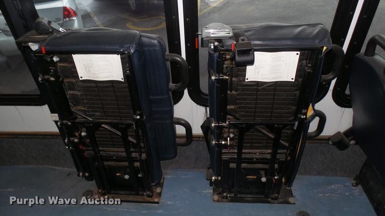 image for item L2390 2010 Ford E450 Super Duty shuttle bus