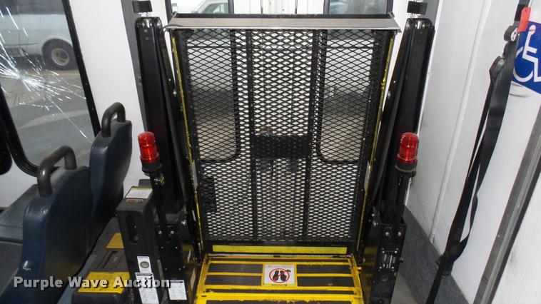 image for item L2390 2010 Ford E450 Super Duty shuttle bus