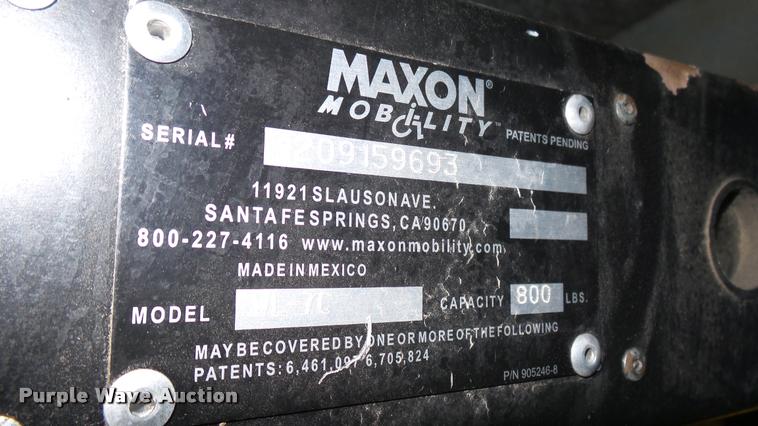 image for item L2390 2010 Ford E450 Super Duty shuttle bus