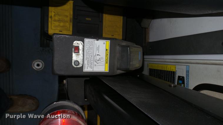 image for item L2390 2010 Ford E450 Super Duty shuttle bus