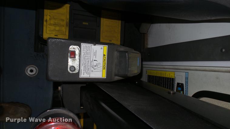 image for item L2390 2010 Ford E450 Super Duty shuttle bus