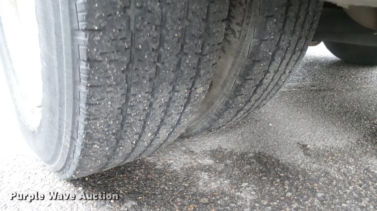 image for item L2390 2010 Ford E450 Super Duty shuttle bus