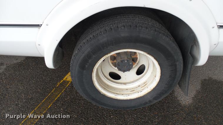 image for item L2390 2010 Ford E450 Super Duty shuttle bus