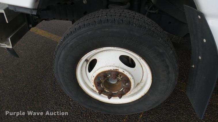 image for item L2390 2010 Ford E450 Super Duty shuttle bus