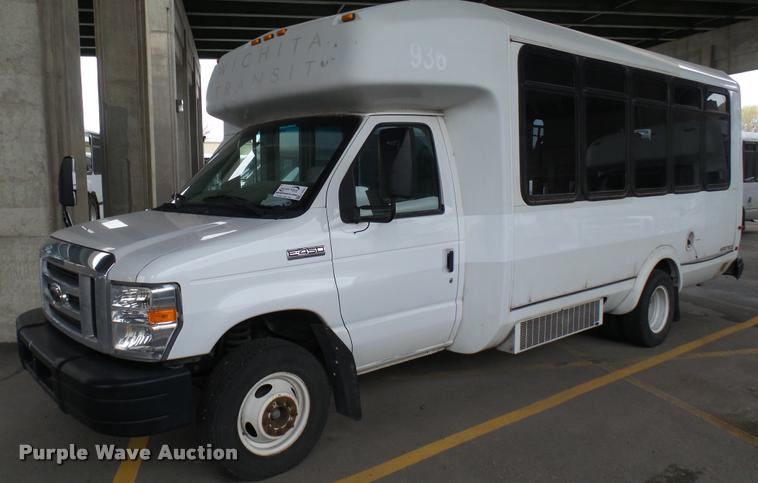 image for item L2391 2009 Ford E450 Super Duty shuttle bus
