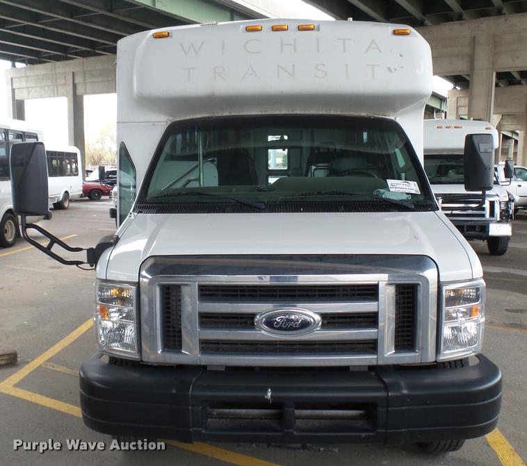 image for item L2391 2009 Ford E450 Super Duty shuttle bus