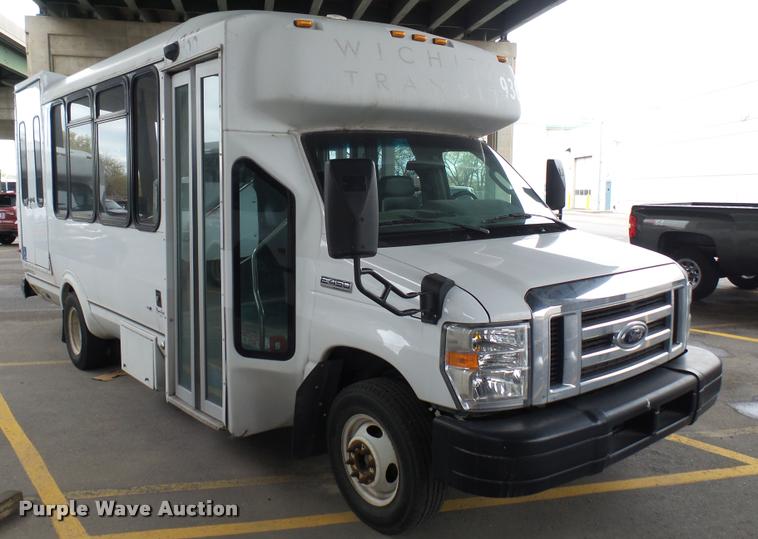 image for item L2391 2009 Ford E450 Super Duty shuttle bus