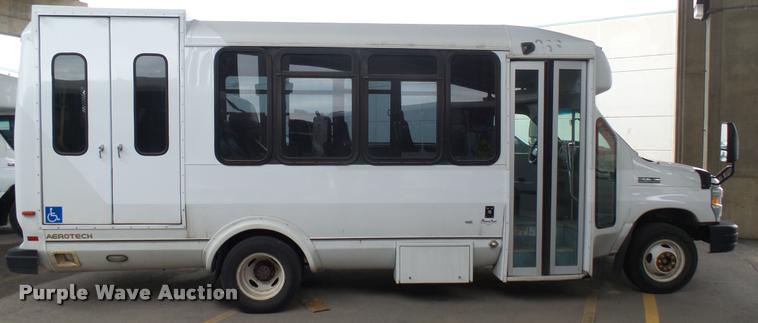 image for item L2391 2009 Ford E450 Super Duty shuttle bus