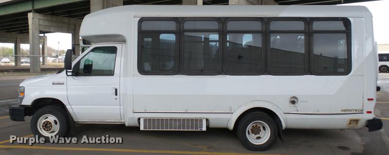 image for item L2391 2009 Ford E450 Super Duty shuttle bus