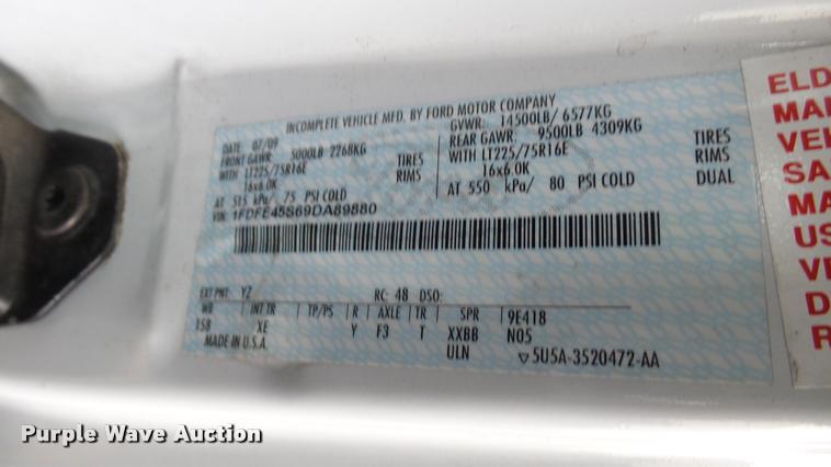 image for item L2391 2009 Ford E450 Super Duty shuttle bus