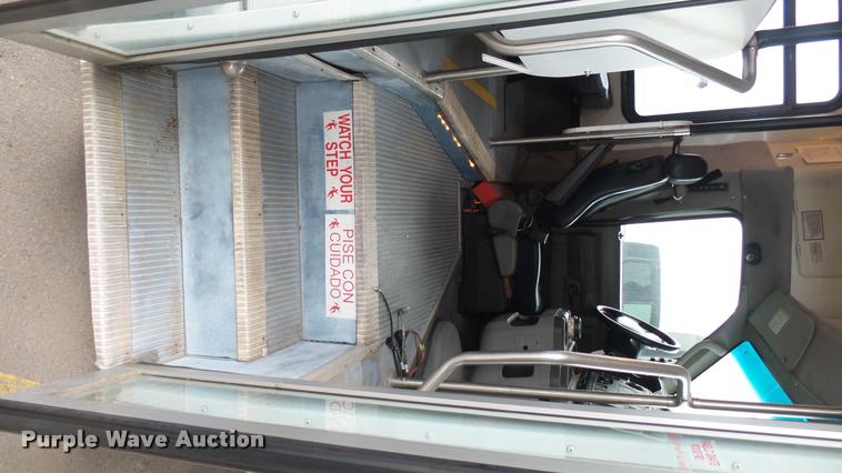 image for item L2391 2009 Ford E450 Super Duty shuttle bus