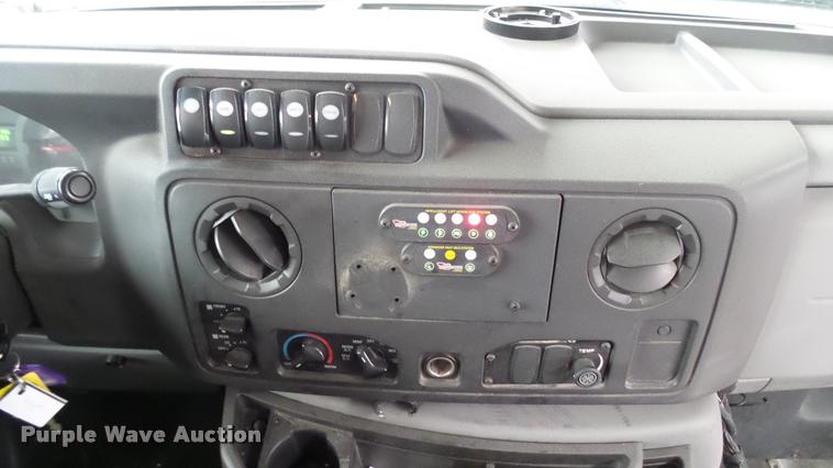 image for item L2391 2009 Ford E450 Super Duty shuttle bus