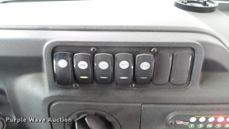 image for item L2391 2009 Ford E450 Super Duty shuttle bus