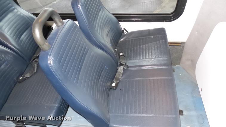 image for item L2391 2009 Ford E450 Super Duty shuttle bus