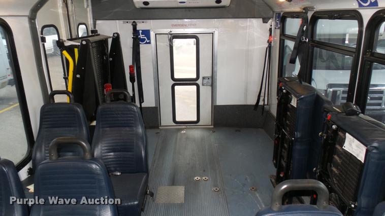 image for item L2391 2009 Ford E450 Super Duty shuttle bus