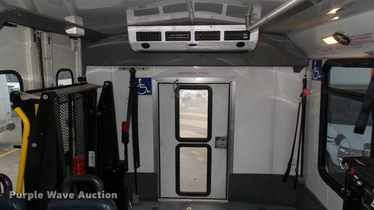 image for item L2391 2009 Ford E450 Super Duty shuttle bus