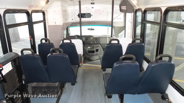 image for item L2391 2009 Ford E450 Super Duty shuttle bus