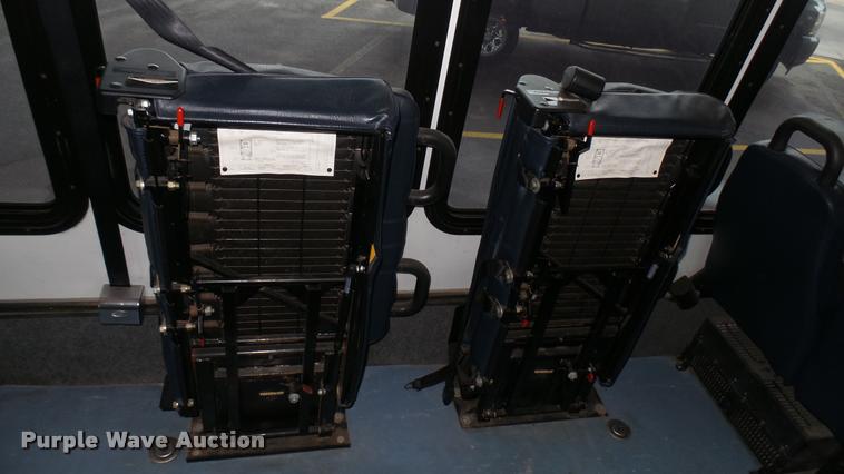 image for item L2391 2009 Ford E450 Super Duty shuttle bus