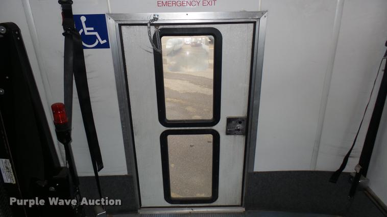 image for item L2391 2009 Ford E450 Super Duty shuttle bus