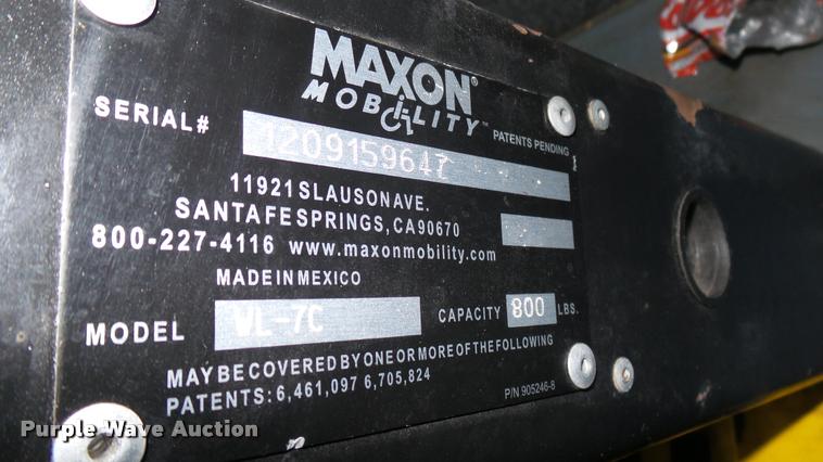 image for item L2391 2009 Ford E450 Super Duty shuttle bus