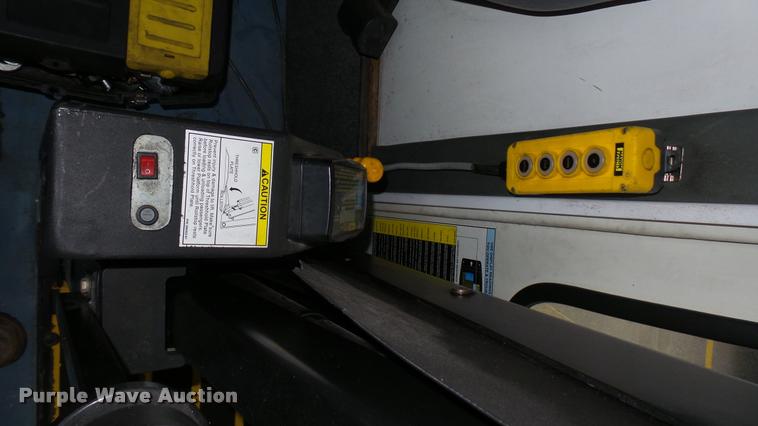 image for item L2391 2009 Ford E450 Super Duty shuttle bus