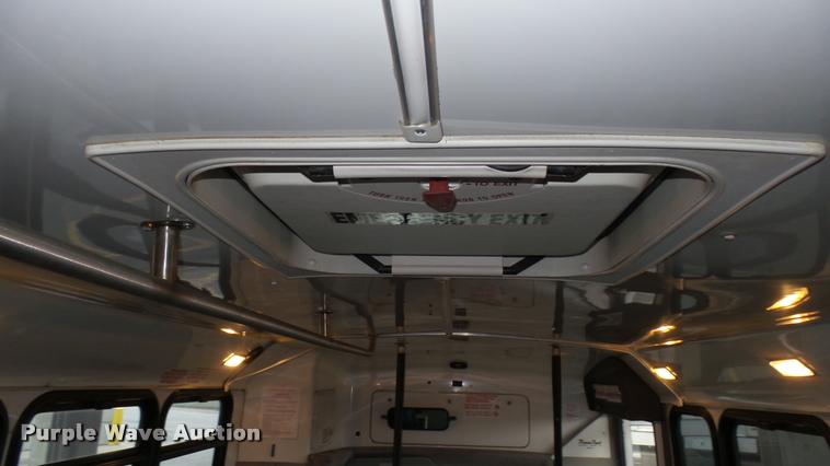 image for item L2391 2009 Ford E450 Super Duty shuttle bus