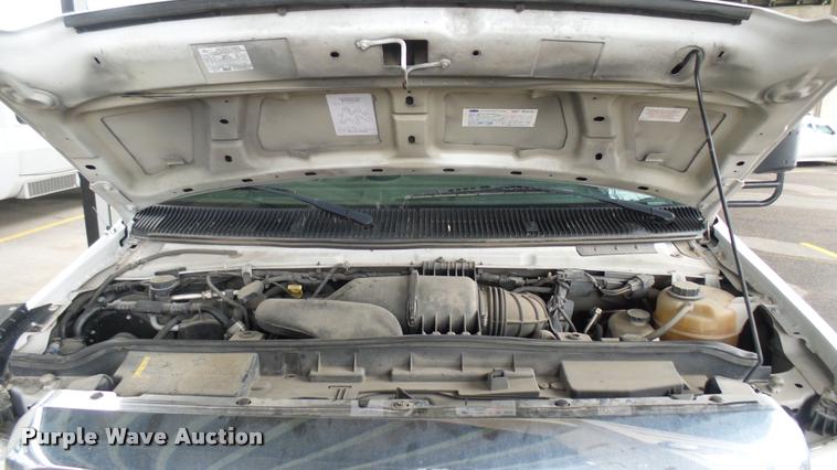 image for item L2391 2009 Ford E450 Super Duty shuttle bus