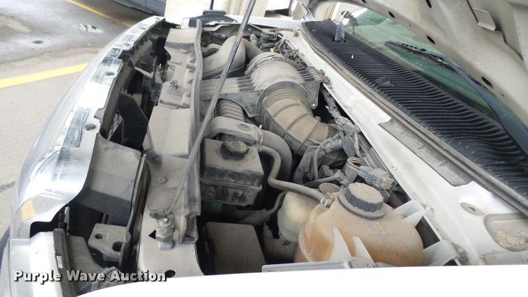 image for item L2391 2009 Ford E450 Super Duty shuttle bus