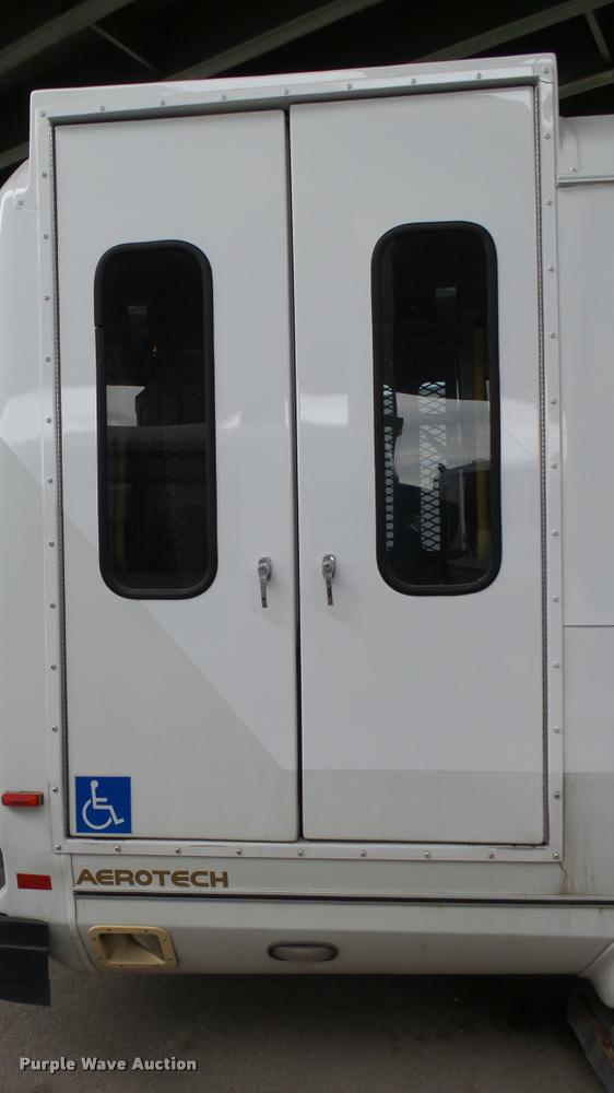 image for item L2391 2009 Ford E450 Super Duty shuttle bus