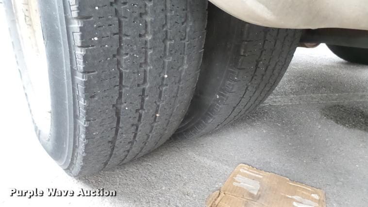 image for item L2391 2009 Ford E450 Super Duty shuttle bus