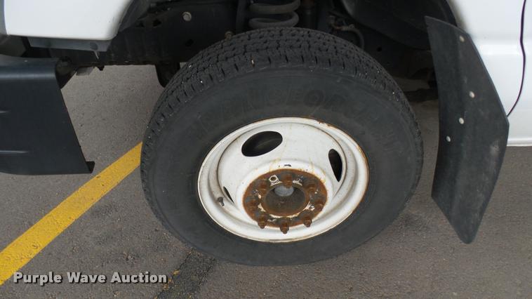 image for item L2391 2009 Ford E450 Super Duty shuttle bus