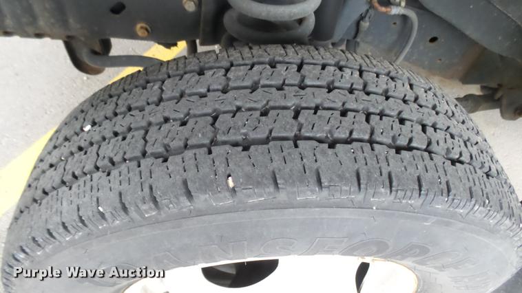 image for item L2391 2009 Ford E450 Super Duty shuttle bus