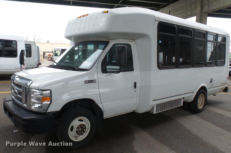 image for item L2392 2009 Ford E450 Super Duty shuttle bus