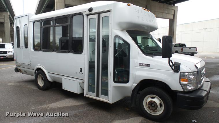 image for item L2392 2009 Ford E450 Super Duty shuttle bus