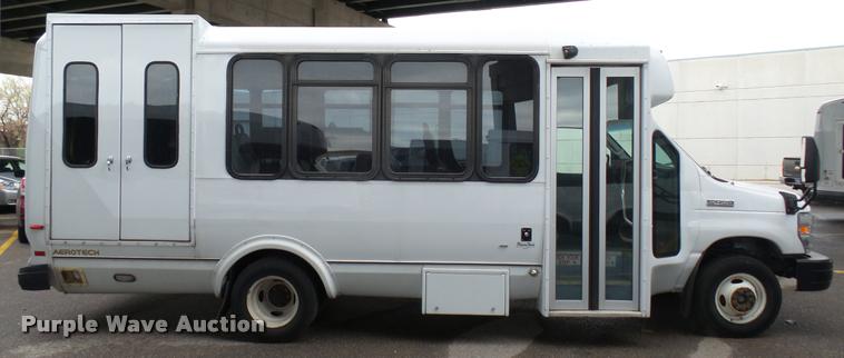 image for item L2392 2009 Ford E450 Super Duty shuttle bus