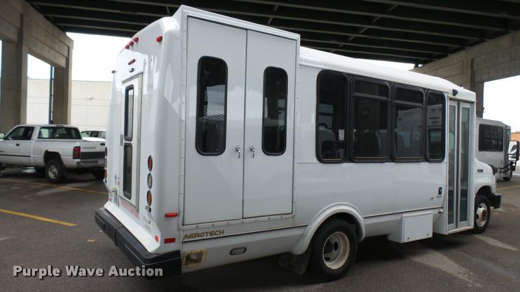 image for item L2392 2009 Ford E450 Super Duty shuttle bus