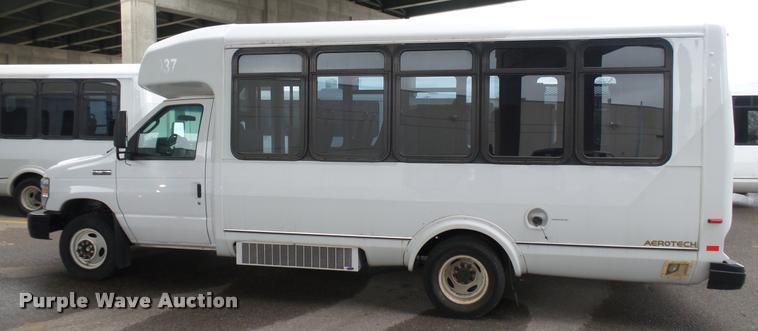 image for item L2392 2009 Ford E450 Super Duty shuttle bus