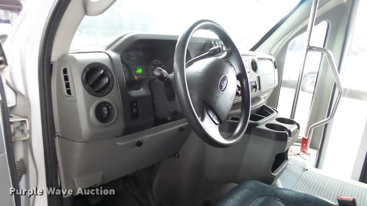 image for item L2392 2009 Ford E450 Super Duty shuttle bus