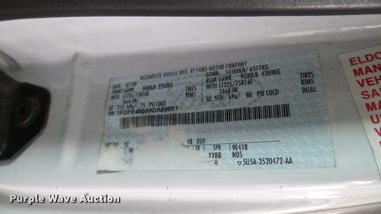 image for item L2392 2009 Ford E450 Super Duty shuttle bus